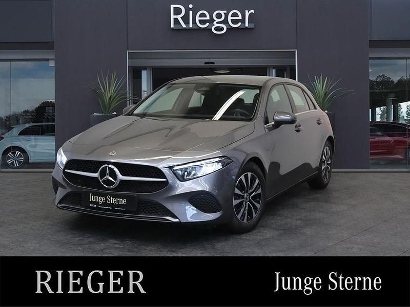 Grey metallic Gebraucht 2023 Mercedes A180 Advanced Limousine | 25.899 € (Superpreis) - Bild 1/4