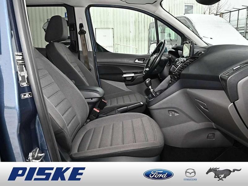 Gebraucht Ford Tourneo Titanium 120 PS (88 kW) 2022 Chroma blau Van / Kleinbus