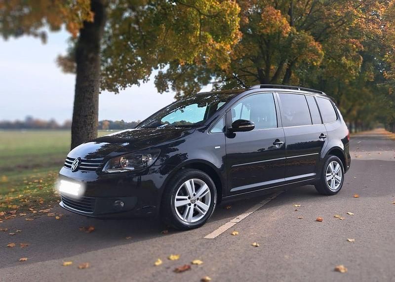Schwarz Gebraucht 2013 VW Touran Match Van / Kleinbus | 11.400 € (Etwas zu teuer) - Bild 1/4