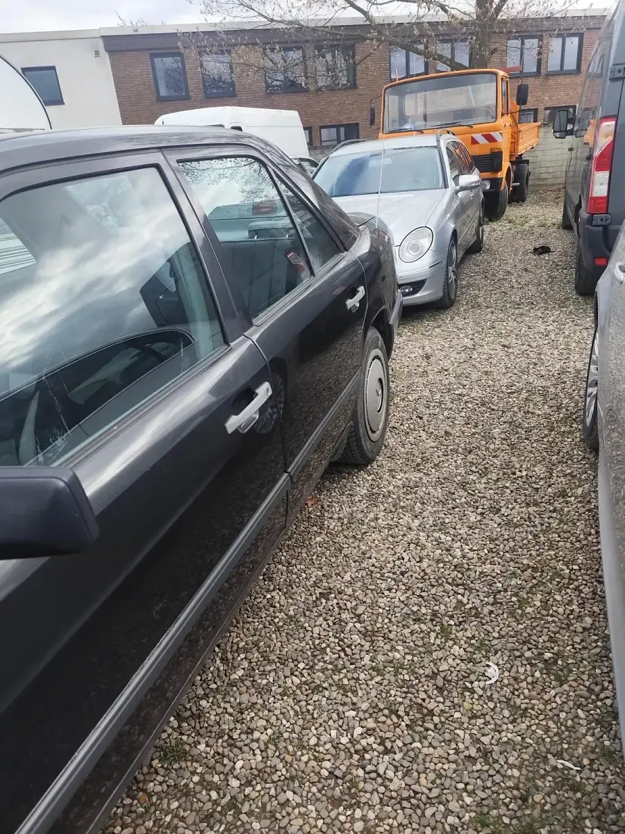 Usata Mercedes E230 1989 Nero Berlina