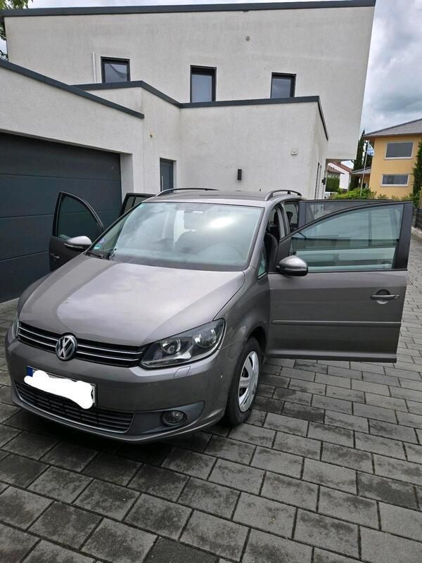 Grau Gebraucht 2011 VW Touran Van / Kleinbus | 4.500 € (Fairer Preis) - Bild 1/4