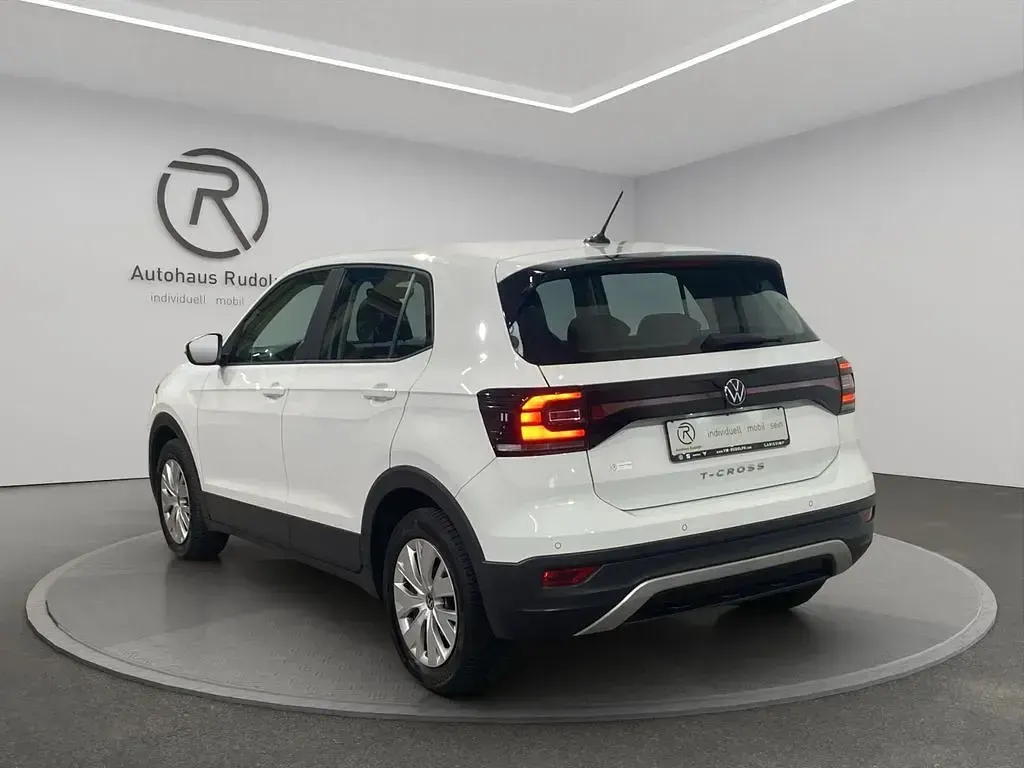 Gebraucht VW T-Cross Basis 95 PS (69 kW) 2023 Pure white SUV