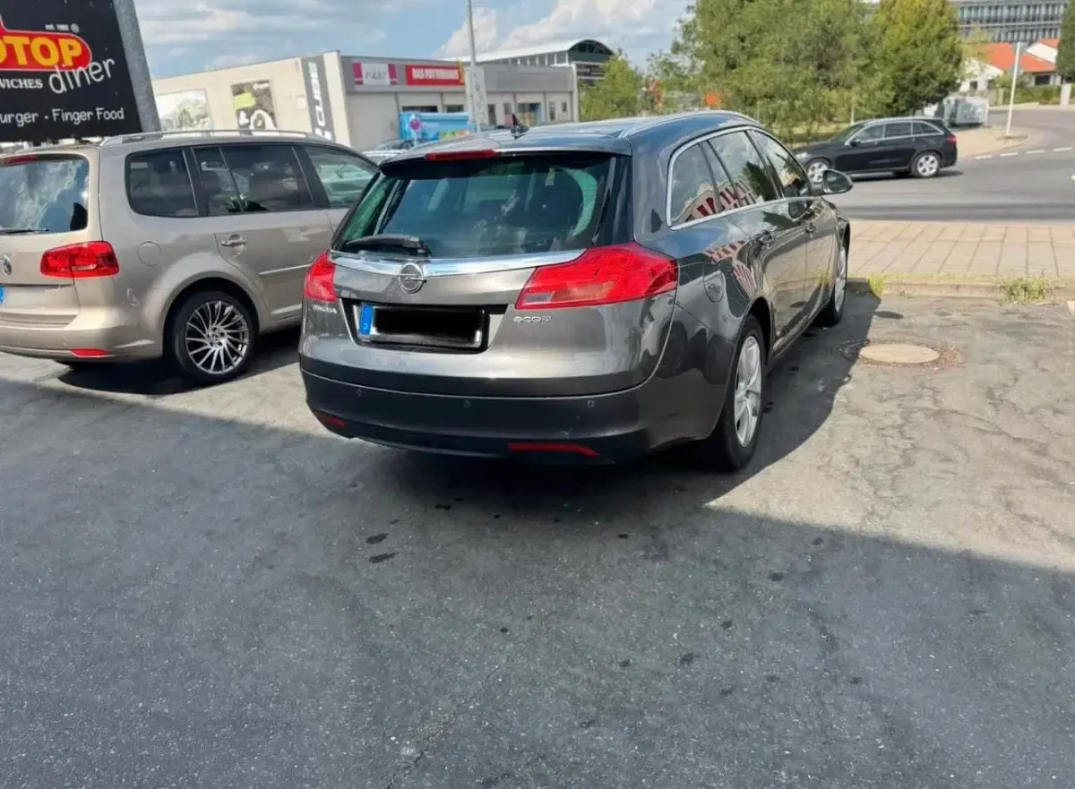 Gebraucht Opel Insignia 131 PS (96 kW) 2011 Grau Kombi