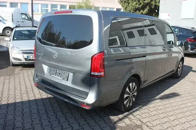 Gebraucht Mercedes V220 Edition 163 PS (119 kW) 2023 Grau Van / Kleinbus