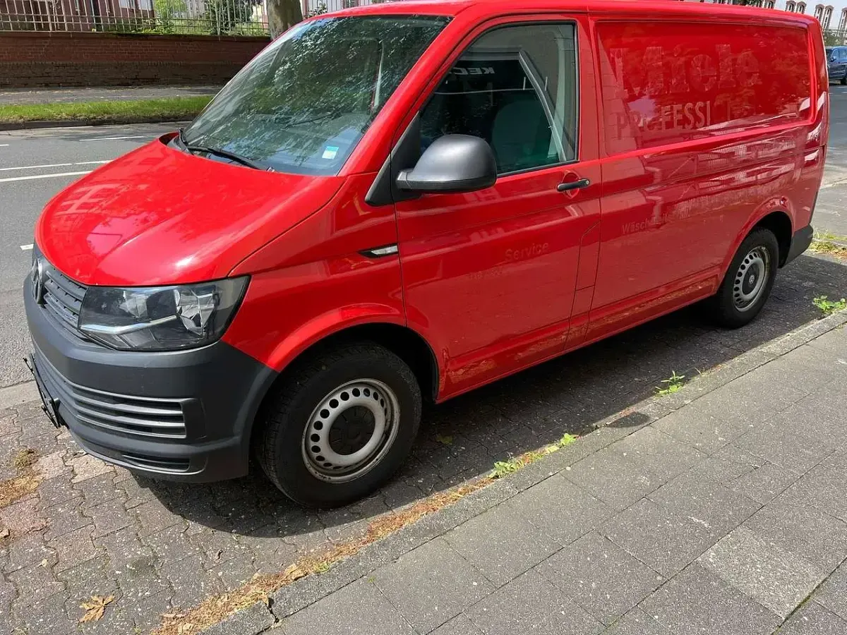 Gebraucht VW Transporter 102 PS (75 kW) 2017 Rot Van