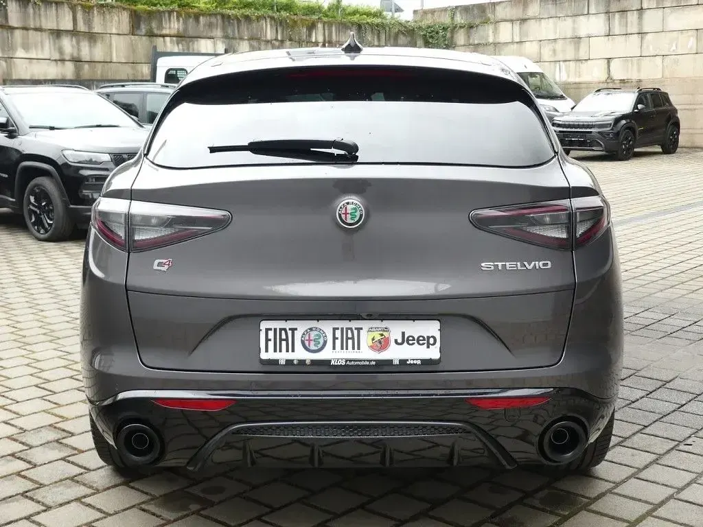 Neu Alfa Romeo Stelvio Veloce 209 PS (153 kW) 2026 Grau SUV