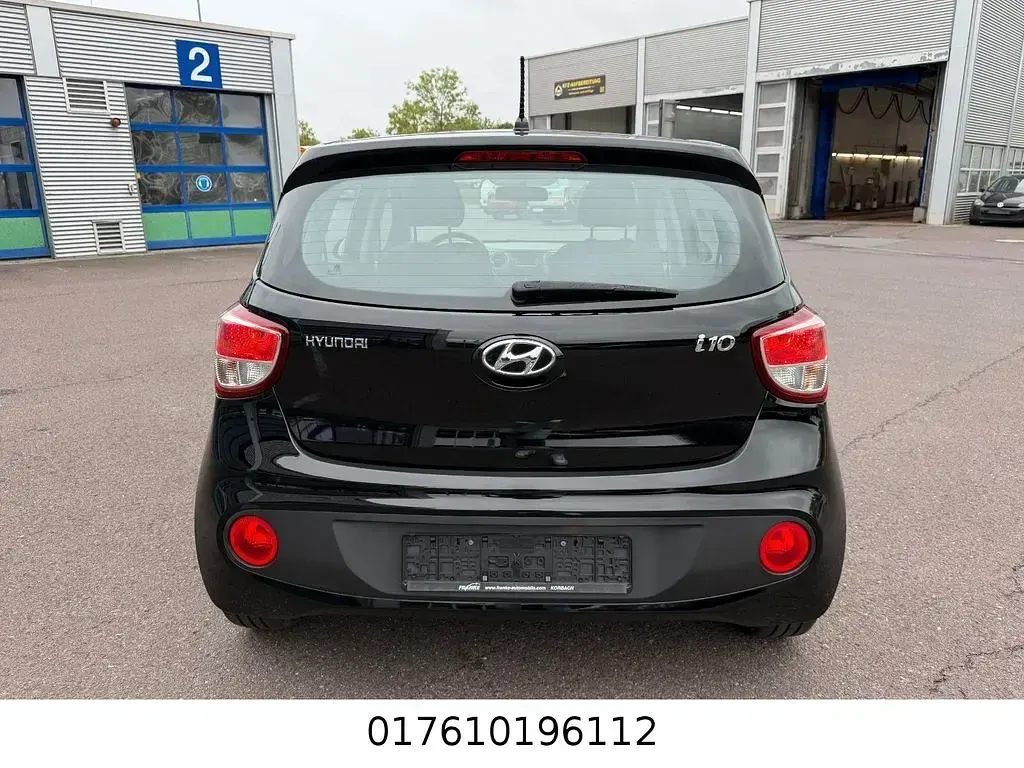Gebraucht Hyundai i10 Trend 67 PS (49 kW) 2018 Schwarz Kleinwagen