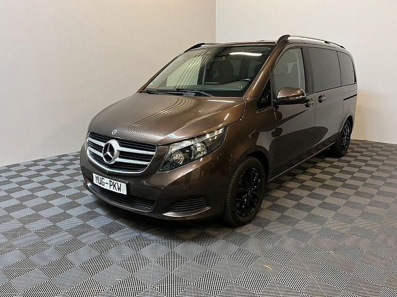 Braun Gebraucht 2017 Mercedes V250 Edition Van / Kleinbus | 35.990 € (Superpreis) - Bild 1/4