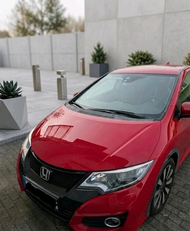 Gebraucht Honda Civic Elegance 141 PS (103 kW) 2016 Rot Limousine