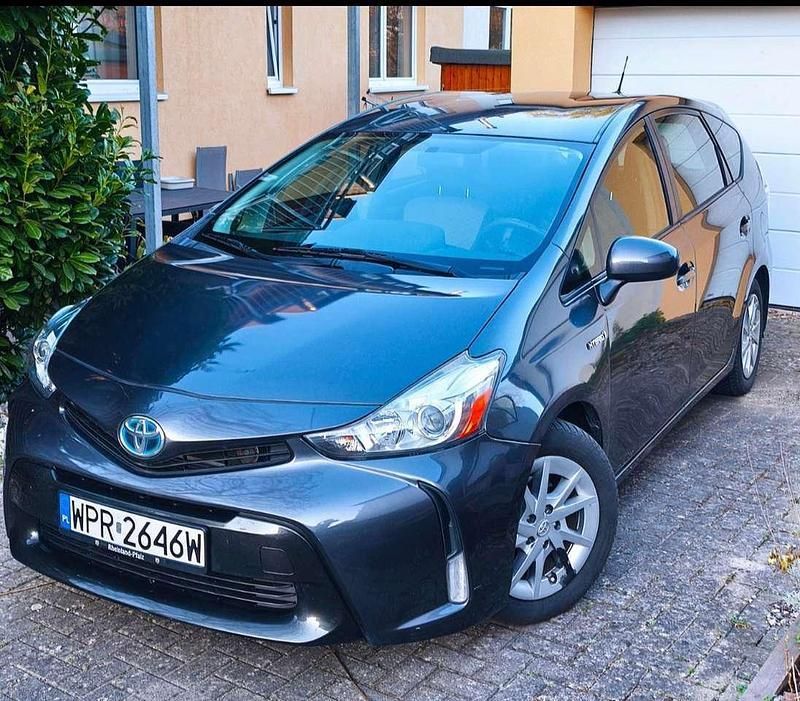 Grau Gebraucht 2015 Toyota Prius+ Van / Kleinbus | 12.000 € (Superpreis) - Bild 1/4