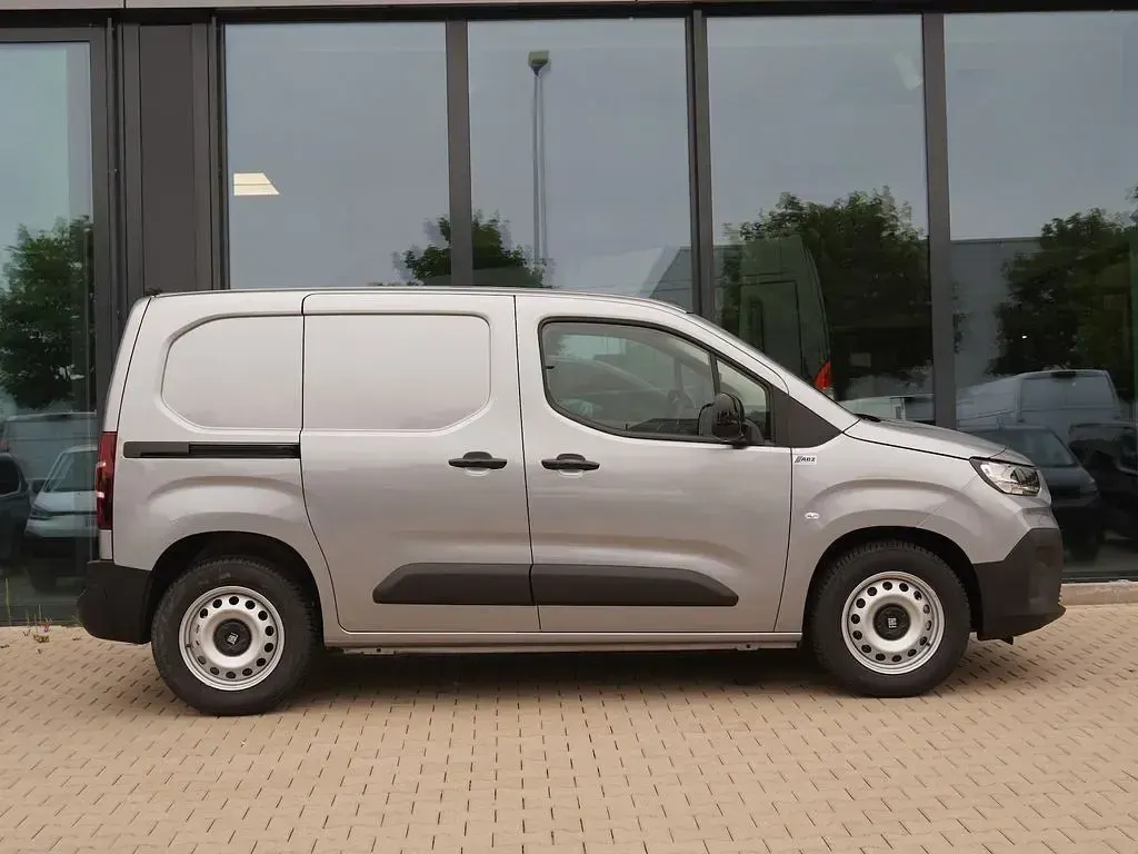 Neu Fiat e-Doblò 100 kW (136 PS) 2026 Maestro grau Van / Kleinbus