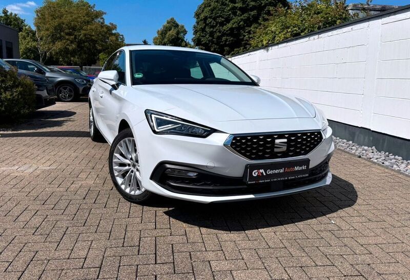 Weiß Gebraucht 2021 Seat Leon XCELLENCE Limousine | 20.600 € (Fairer Preis) - Bild 1/4