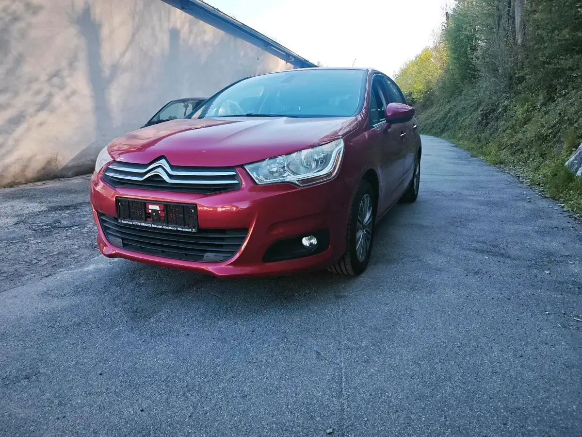 Gebraucht Citroën C4 120 PS (88 kW) 2010 Rot Limousine