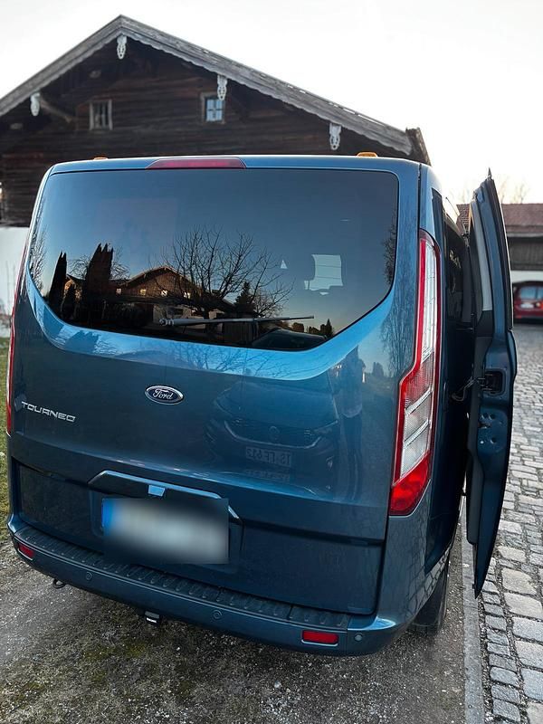 Gebraucht Ford Tourneo Titanium 185 PS (136 kW) 2020 Blau Van / Kleinbus