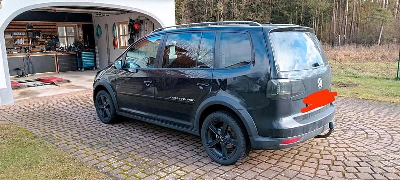Gebraucht VW Touran Cross 140 PS (102 kW) 2014 Schwarz Van / Kleinbus