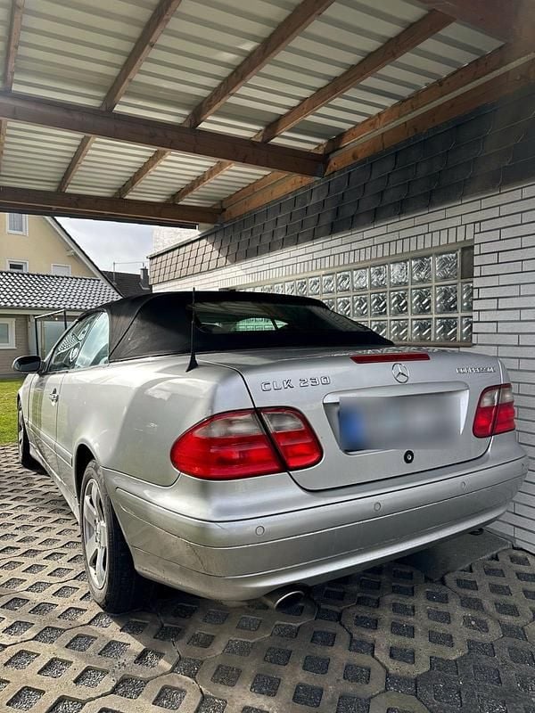 Gebraucht Mercedes CLK230 193 PS (141 kW) 2002 Silber Cabrio