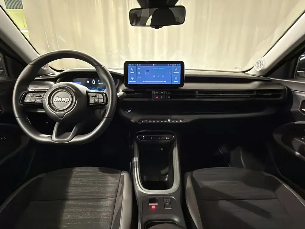 Gebraucht Jeep Avenger EV Longitude 114 kW (156 PS) 2023 Rot SUV