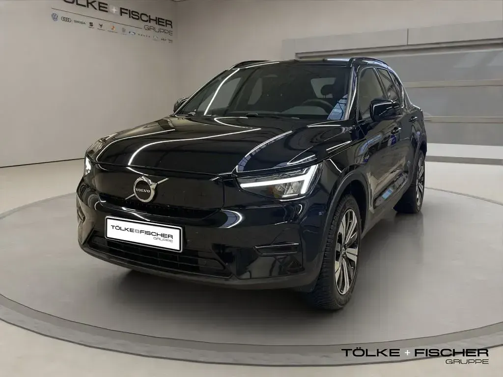Używany Volvo XC40 Core 300 kW (408 KM) 2022 Czarny SUV