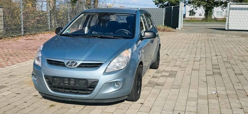 Blau Gebraucht 2011 Hyundai i20 Kleinwagen | 1.199 € (Superpreis) - Bild 1/4