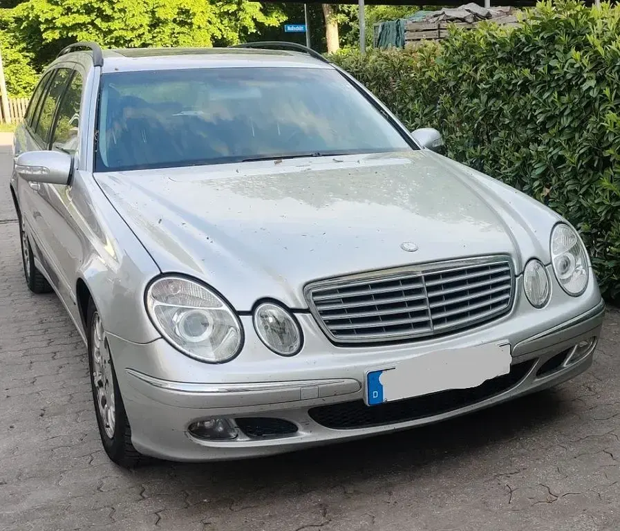 Gebraucht Mercedes E220 Elegance 150 PS (110 kW) 2003 Silber Limousine