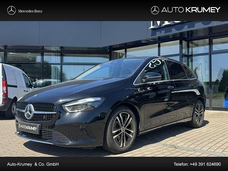 Schwarz Gebraucht 2024 Mercedes B180 Van / Kleinbus | 37.400 € - Bild 1/4