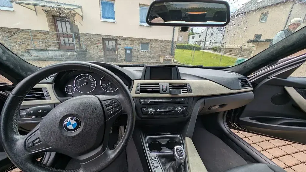 Gebraucht BMW 320 Performance 184 PS (135 kW) 2012 Schwarz Limousine