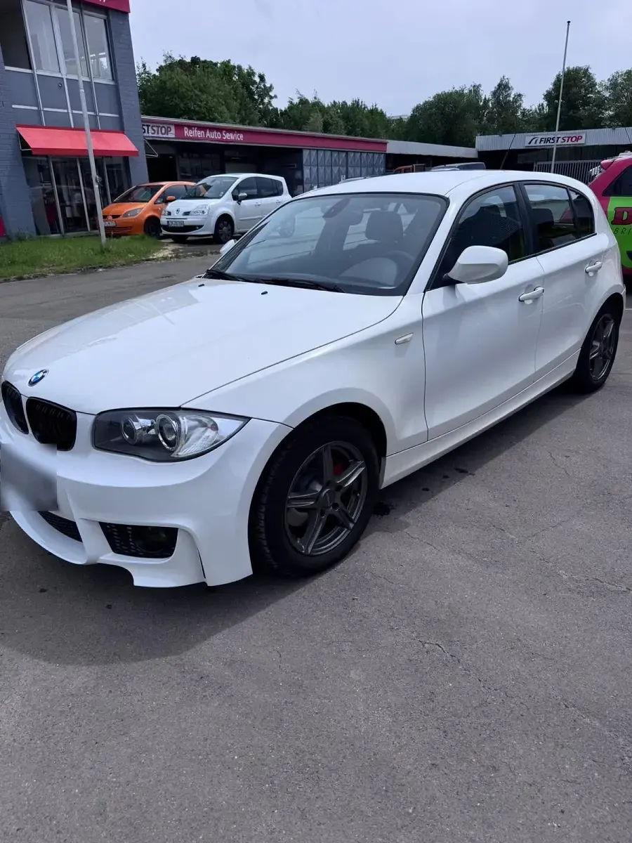 Gebraucht BMW 120 M Sport 177 PS (130 kW) 2010 Weiß Kleinwagen