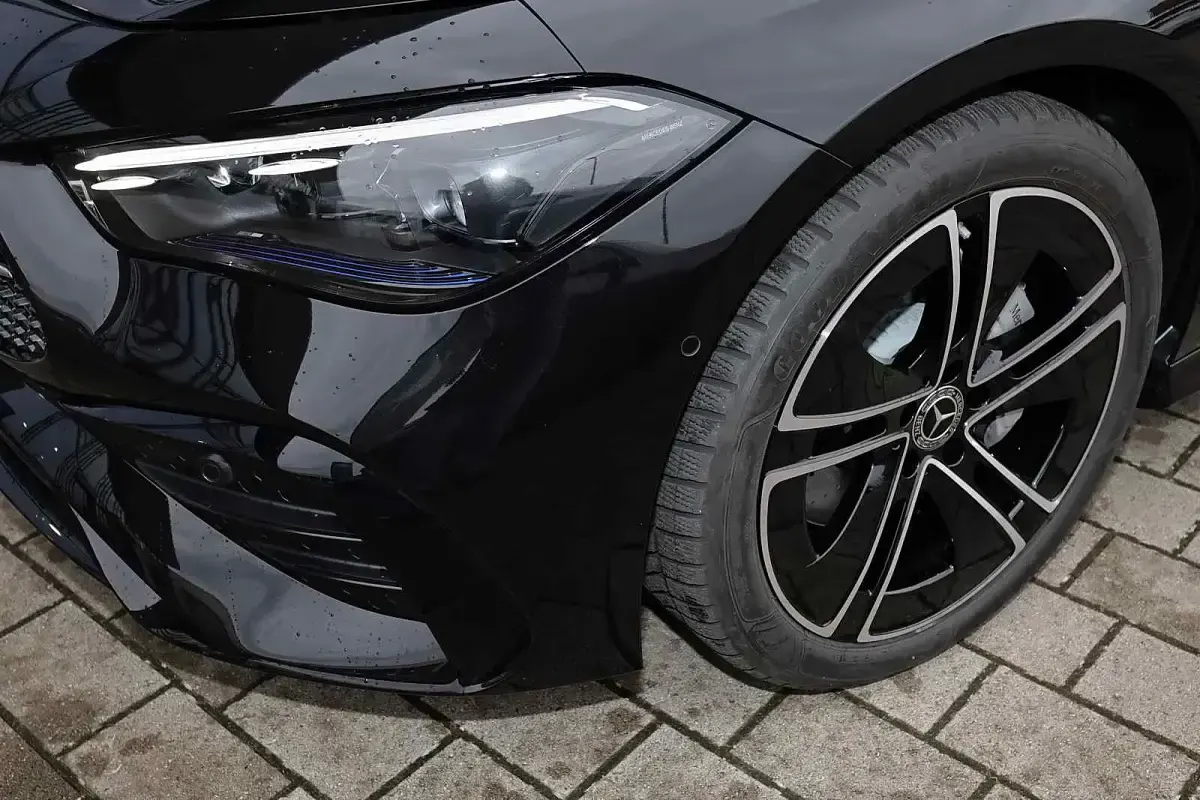 Gebraucht Mercedes CLE300 AMG 258 PS (189 kW) 2026 Metalliclack obsidianschwarz Coupé