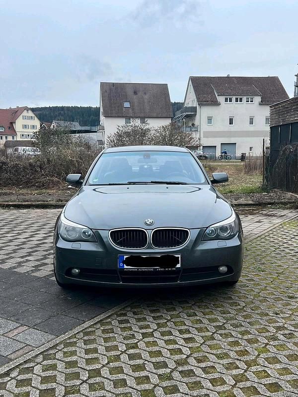 Gebraucht BMW 523 177 PS (130 kW) 2005 Grau Limousine