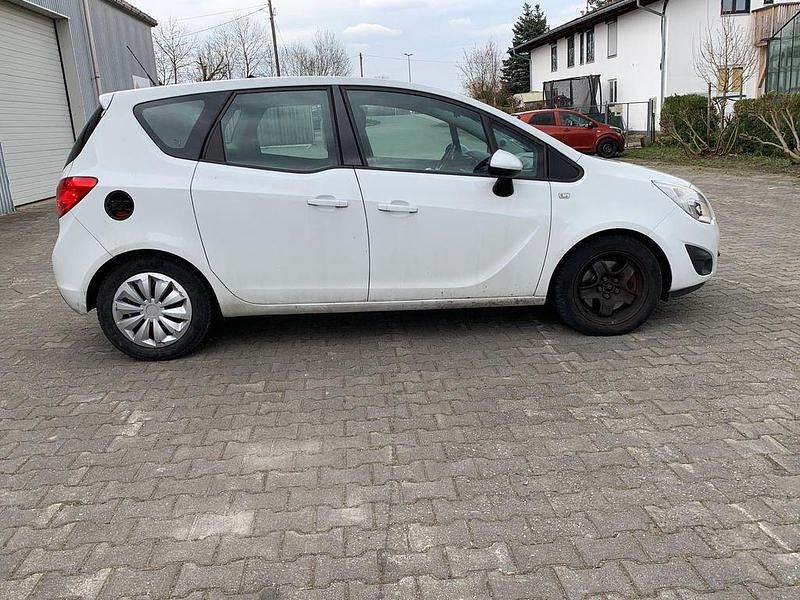 Gebraucht Opel Meriva Edition 110 PS (80 kW) 2010 Weiß Van / Kleinbus