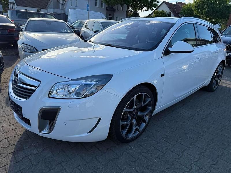 Schneeweiss/summitwhite/arctic Gebraucht 2013 Opel Insignia OPC Kombi | 11.499 € (Fairer Preis) - Bild 1/4