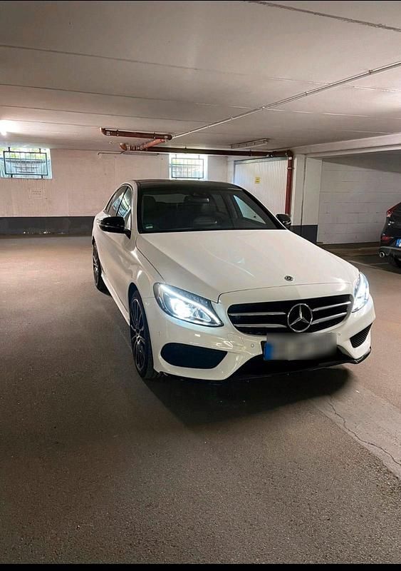 Weiß Gebraucht 2018 Mercedes C250 AMG line Limousine | 26.500 € (Etwas zu teuer) - Bild 1/4