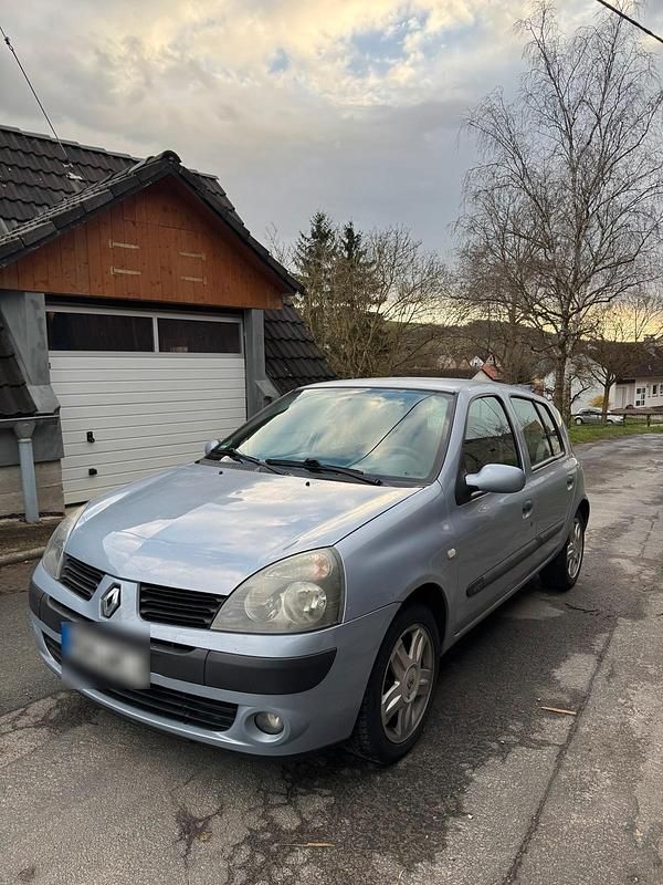 Gebraucht Renault Clio II 82 PS (60 kW) 2004 Silber Kleinwagen