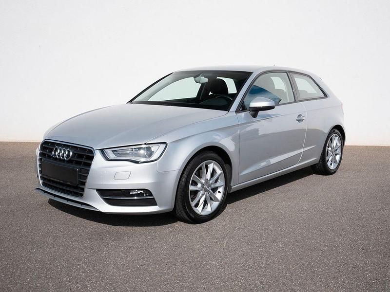 Silber Gebraucht 2013 Audi A3 Ambition Limousine | 11.290 € (Superpreis) - Bild 1/4