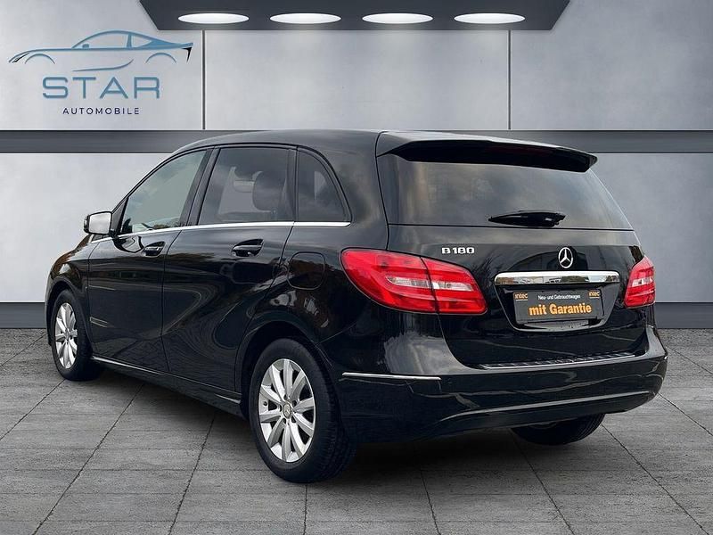 Gebraucht Mercedes B180 122 PS (89 kW) 2014 Schwarz Van / Kleinbus