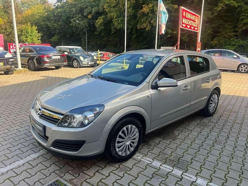Gebraucht Opel Astra Edition 105 PS (77 kW) 2006 Pannacotta Kleinwagen