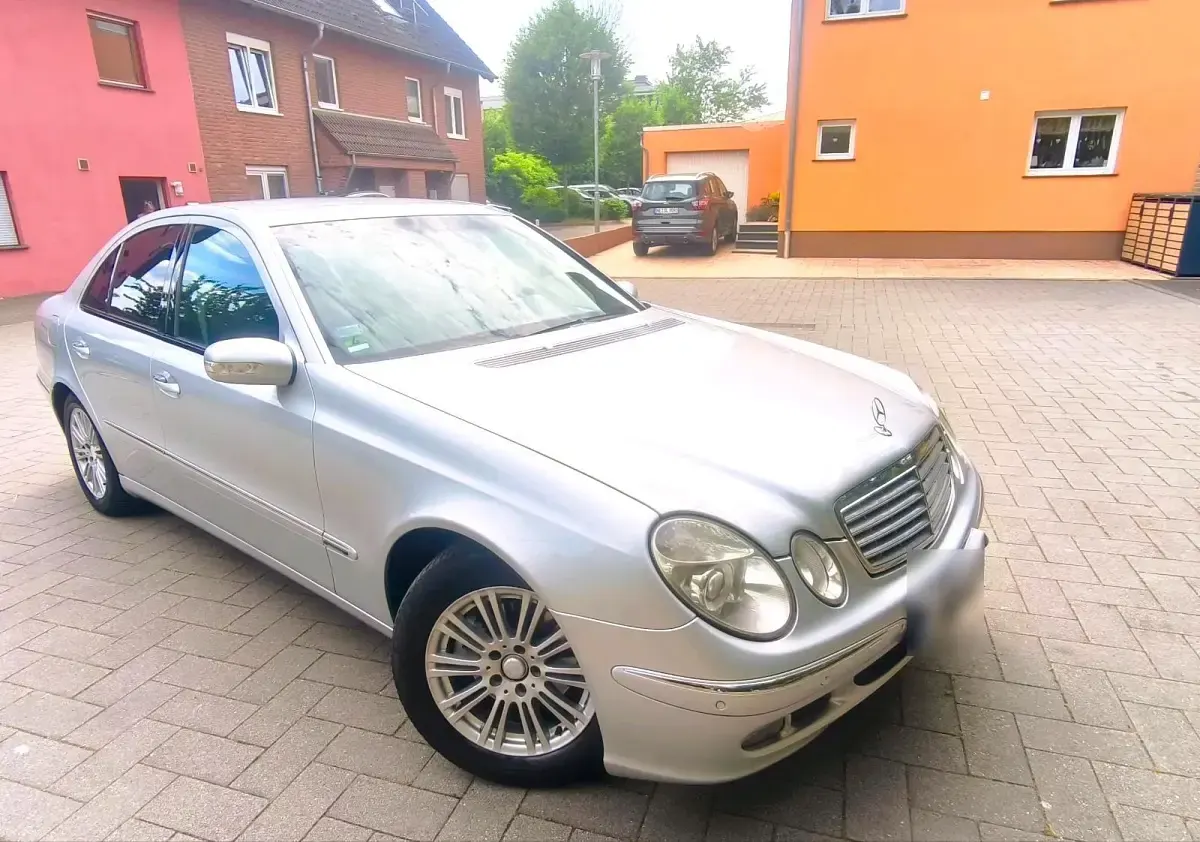 Gebraucht Mercedes E280 190 PS (139 kW) 2005 Grau Limousine