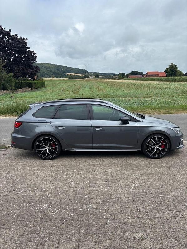 Grau Gebraucht 2018 Cupra Leon Kombi | 21.500 € (Fairer Preis) - Bild 1/4
