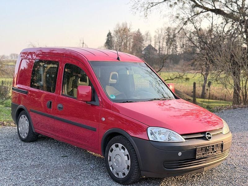 Gebraucht Opel Combo 94 PS (69 kW) 2011 Rot Van / Kleinbus