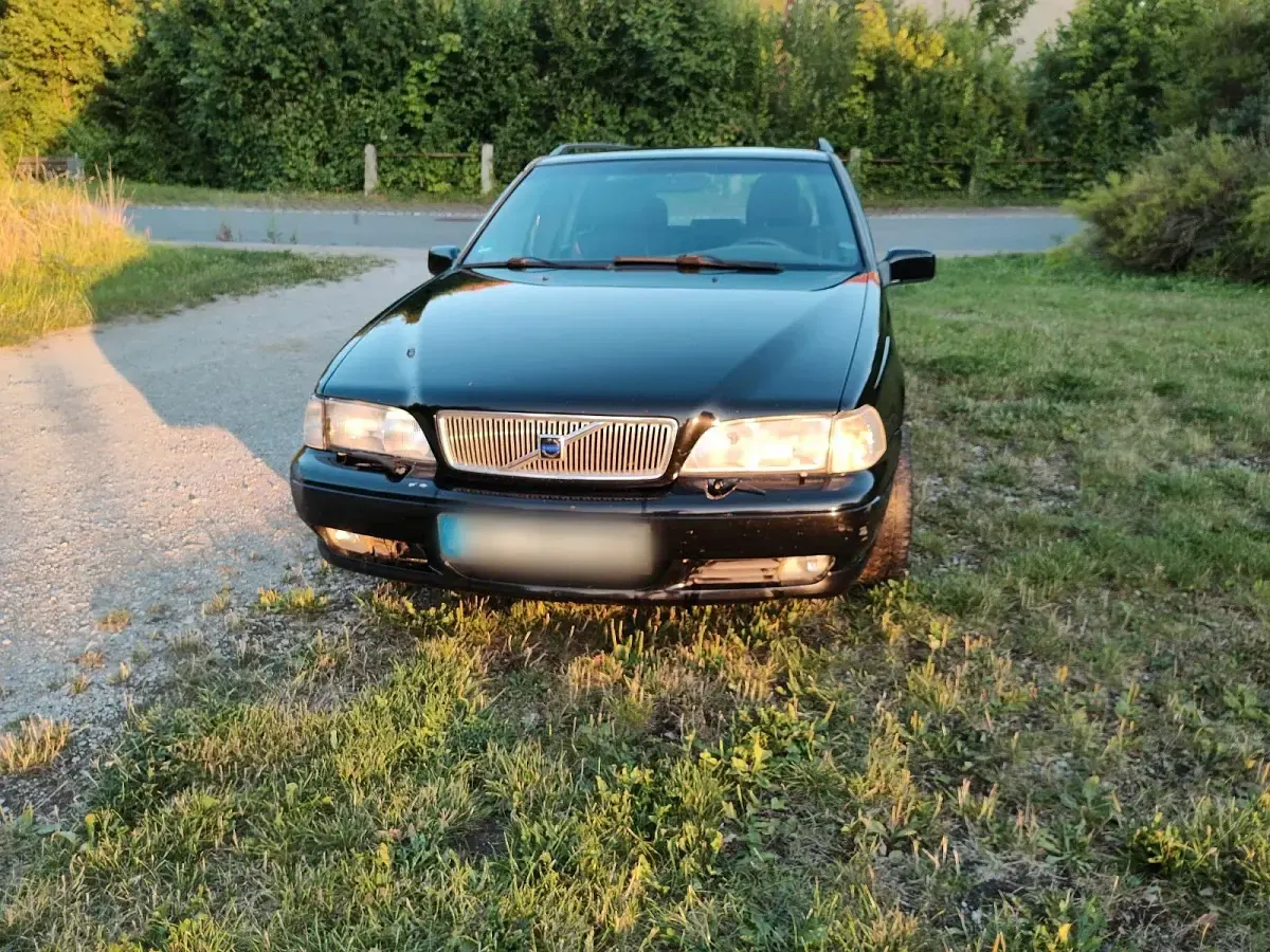 Gebraucht Volvo V70 140 PS (102 kW) 2000 Schwarz Kombi