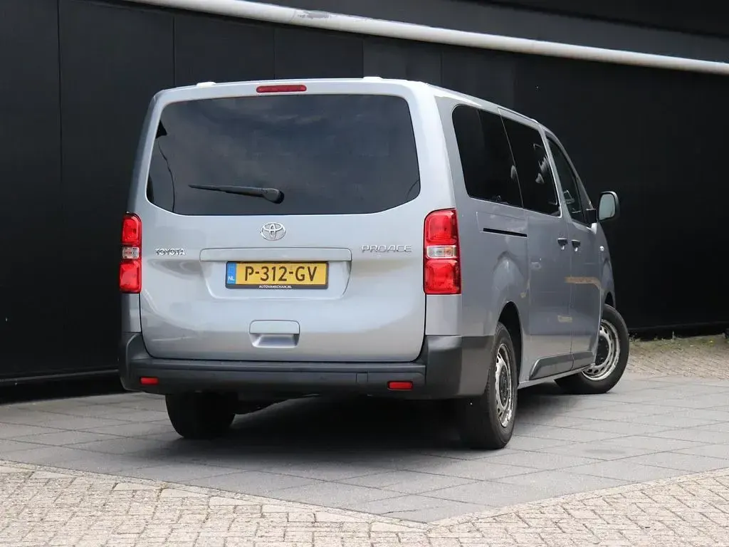 Gebraucht Toyota Proace Cool 120 PS (88 kW) 2022 Grau Van / Kleinbus