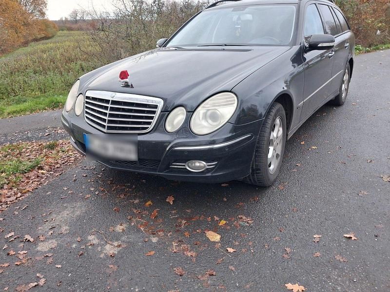 Schwarz Gebraucht 2008 Mercedes 220 Kombi | 3.500 € - Bild 1/4
