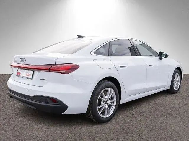 Second-hand Audi A5 Ambiente 204 CP (150 kW) 2025 Alb Berlinǎ