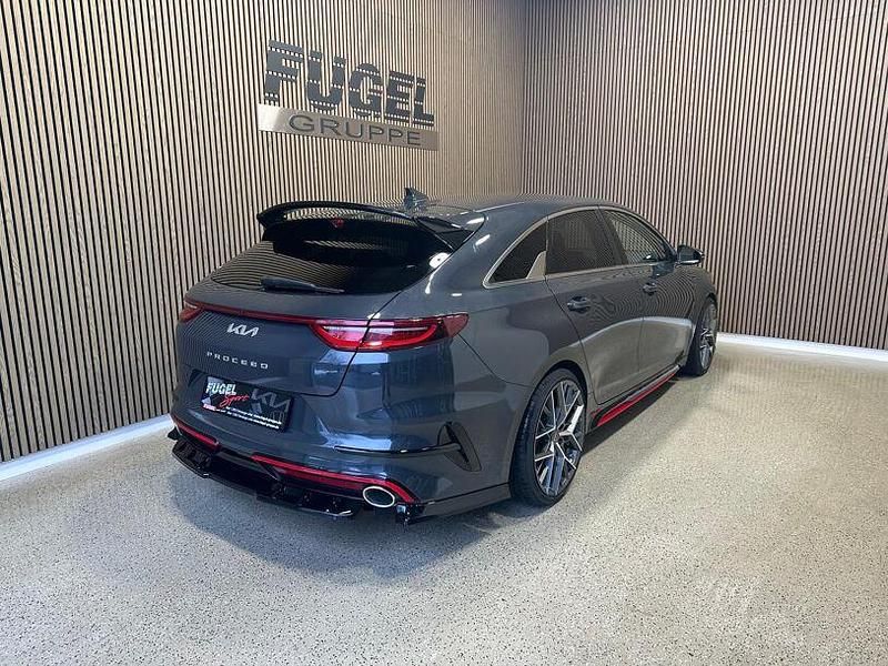 Gebraucht Kia ProCeed Sport 204 PS (150 kW) 2024 (h8g) dark penta metal m Kleinwagen