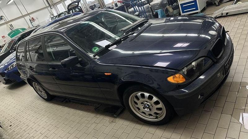 Gebraucht BMW 318 143 PS (105 kW) 2002 Blau Kombi