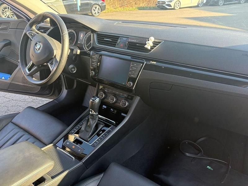 Gebraucht Skoda Superb LAURIN & KLEMENT 190 PS (139 kW) 2016 Blau Kombi