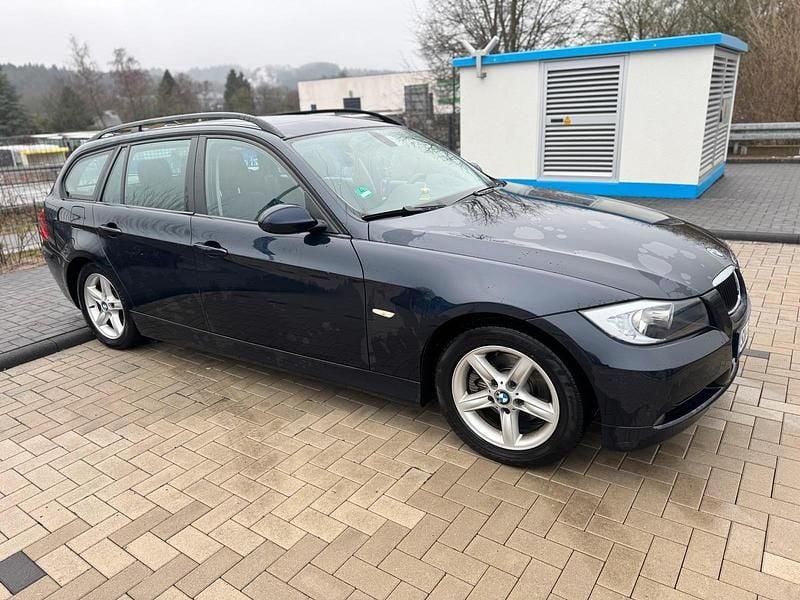 Gebraucht BMW 320 163 PS (119 kW) 2007 Schwarz Kombi