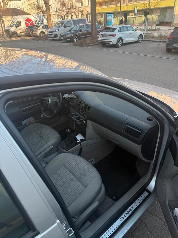 Gebraucht VW Golf IV 105 PS (77 kW) 2002 Silber Kleinwagen