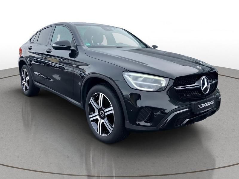 Gebraucht Mercedes GLC300e Night 320 PS (235 kW) 2021 Schwarz Limousine