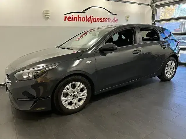 Usado Kia Ceed 101 CV (74 kW) 2024 Gris Utilitario